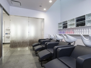 理發(fā)店洗頭床尺寸一般是多少？北京工裝公司分享理發(fā)店裝修知識(shí)
